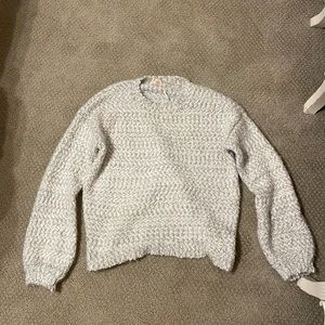 grey/white sweater